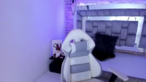 Snapshot of truelove_art chatting on 12/28/24, 12:03 online show from 12/28/24, 12:03