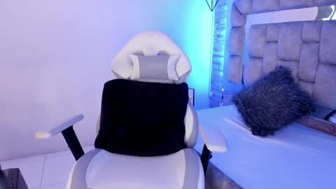 Snapshot of truelove_art chatting on 01/13/25, 03:04 online show from 01/13/25, 03:04