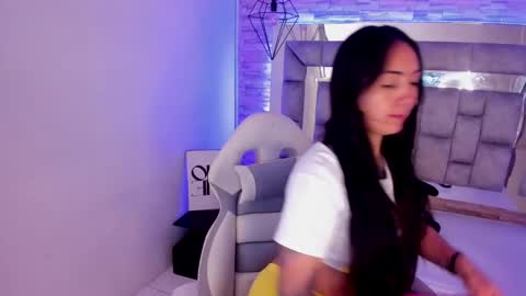 Snapshot of truelove_art chatting on 01/14/25, 12:03 online show from 01/14/25, 12:03