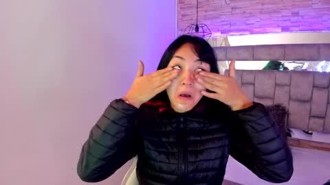 Snapshot of truelove_art chatting on 01/22/25, 12:17 online show from 01/22/25, 12:17