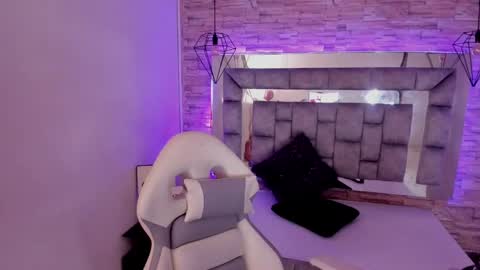 Snapshot of truelove_art chatting on 01/28/25, 02:53 online show from 01/28/25, 02:53