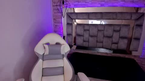 Snapshot of truelove_art chatting on 01/29/25, 07:53 online show from 01/29/25, 07:53