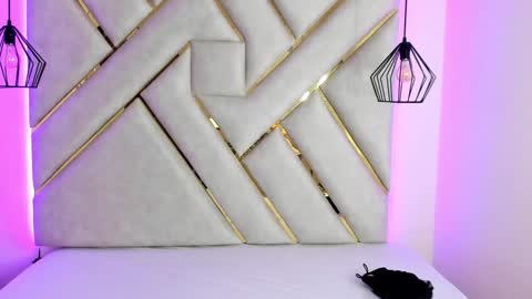 Snapshot of truelove_art chatting on 02/06/25, 12:37 online show from 02/06/25, 12:37