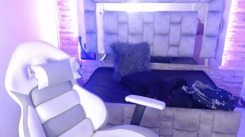 Snapshot of truelove_art chatting on 02/07/25, 12:17 online show from 02/07/25, 12:17