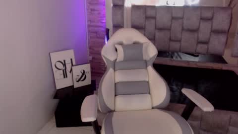 Snapshot of truelove_art chatting on 02/10/25, 03:32 online show from 02/10/25, 03:32