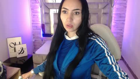 Snapshot of truelove_art chatting on 02/20/25, 11:53 online show from 02/20/25, 11:53