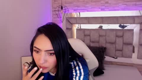 Snapshot of truelove_art chatting on 02/20/25, 02:57 online show from 02/20/25, 02:57