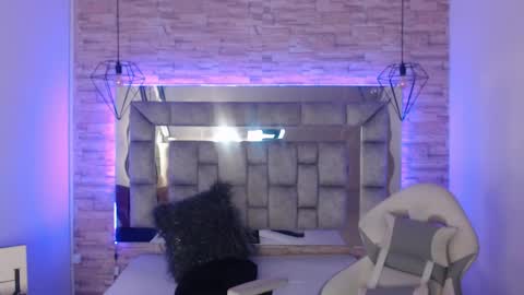 Snapshot of truelove_art chatting on 02/24/25, 11:43 online show from 02/24/25, 11:43