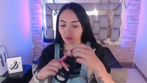 Snapshot of truelove_art chatting on 02/25/25, 11:41 online show from 02/25/25, 11:41