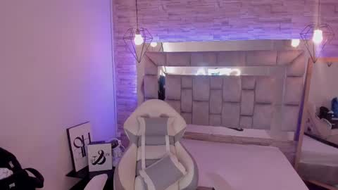 Snapshot of truelove_art chatting on 03/10/25, 12:04 online show from 03/10/25, 12:04