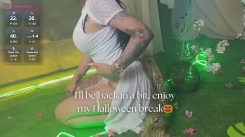 Snapshot of truelove_art chatting on 10/10/25, 11:53 online show from 10/10/25, 11:53