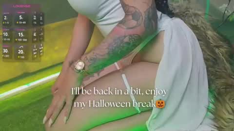 Snapshot of truelove_art chatting on 10/14/25, 11:22 online show from 10/14/25, 11:22