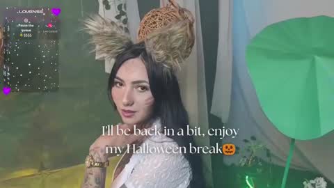 Snapshot of truelove_art chatting on 10/21/25, 12:28 online show from 10/21/25, 12:28