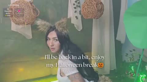 Snapshot of truelove_art chatting on 10/27/25, 01:04 online show from 10/27/25, 01:04