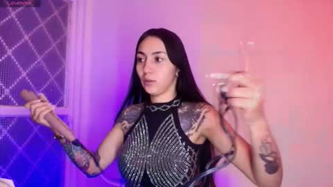 Snapshot of truelove_art chatting on 11/13/25, 12:04 online show from 11/13/25, 12:04