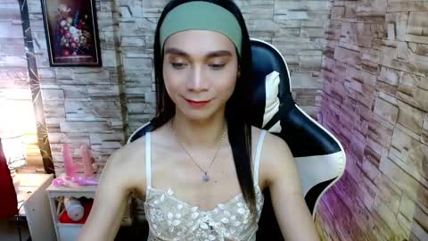Snapshot of tscumbitch chatting on 02/16/25, 10:43 Tina online show from 02/16/25, 10:43