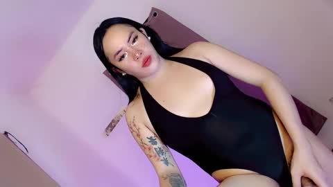 Snapshot of tsgirl_julian69 chatting on 12/02/24, 06:43 Julian online show from 12/02/24, 06:43