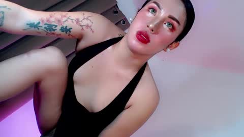 Snapshot of tsgirl_julian69 chatting on 03/08/25, 06:37 Julian online show from 03/08/25, 06:37