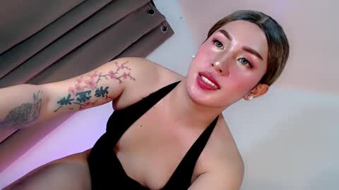 Snapshot of tsgirl_julian69 chatting on 03/11/25, 05:57 Julian online show from 03/11/25, 05:57