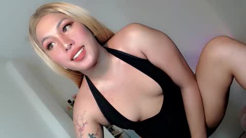 Snapshot of tsgirl_julian69 chatting on 10/19/25, 09:48 Julian online show from 10/19/25, 09:48