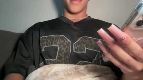 Snapshot of tsj777 chatting on 11/17/25, 04:40 tsj777 online show from 11/17/25, 04:40