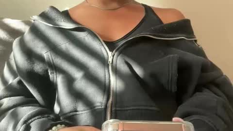 Snapshot of tsj777 chatting on 11/18/25, 08:13 tsj777 online show from 11/18/25, 08:13