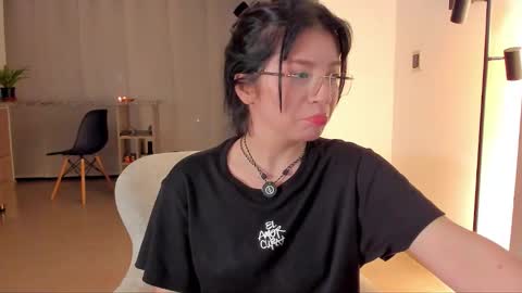 Snapshot of tsukys_spell chatting on 11/28/25, 02:14 Tsuky online show from 11/28/25, 02:14