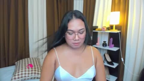 Snapshot of tsuncutkaren chatting on 10/01/25, 05:46 Karen Oquio online show from 10/01/25, 05:46