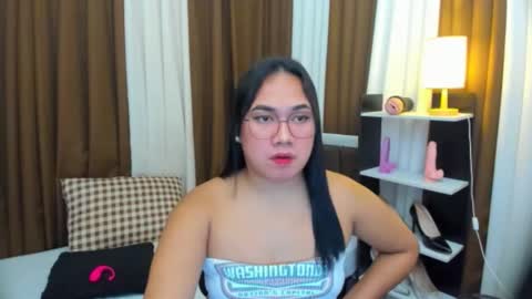 Karen Oquio online show from 10/18/25, 05:14