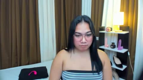 Karen Oquio online show from 10/27/25, 10:14