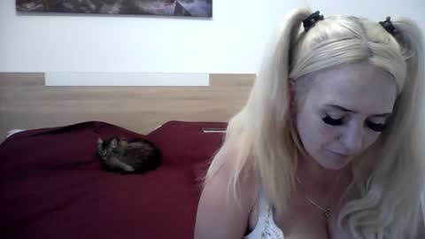 Snapshot of ttrnynela chatting on 09/20/25, 06:14 Ttrnynela online show from 09/20/25, 06:14