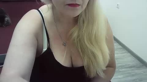 Snapshot of ttrnynela chatting on 10/21/25, 06:58 Ttrnynela online show from 10/21/25, 06:58