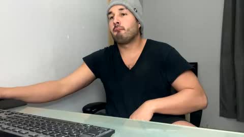 Snapshot of tuamante000 chatting on 12/04/24, 05:05 Stimulation make me Cum in Public or in Pvt online show from 12/04/24, 05:05