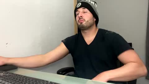 Snapshot of tuamante000 chatting on 12/08/24, 02:07 Stimulation make me Cum in Public or in Pvt online show from 12/08/24, 02:07