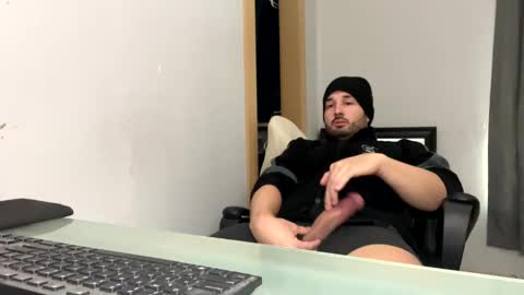 Snapshot of tuamante000 chatting on 12/10/24, 06:28 Stimulation make me Cum in Public or in Pvt online show from 12/10/24, 06:28