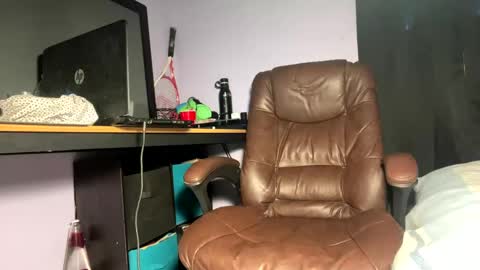 Snapshot of tuamante000 chatting on 02/25/25, 03:16 Stimulation make me Cum in Public or in Pvt online show from 02/25/25, 03:16