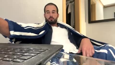 Snapshot of tuamante000 chatting on 11/10/25, 04:17 Stimulation make me Cum in Public or in Pvt online show from 11/10/25, 04:17