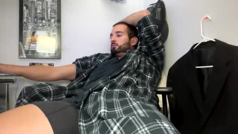 Snapshot of tuamante000 chatting on 11/19/25, 05:40 Stimulation make me Cum in Public or in Pvt online show from 11/19/25, 05:40