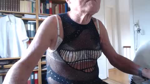 Snapshot of tubaist chatting on 12/04/24, 10:35 FINN but call me NANNA online show from 12/04/24, 10:35