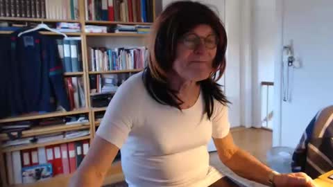 Snapshot of tubaist chatting on 03/01/25, 03:05 FINN but call me NANNA online show from 03/01/25, 03:05