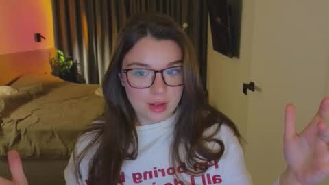 Ariana online show from 11/03/25, 07:48