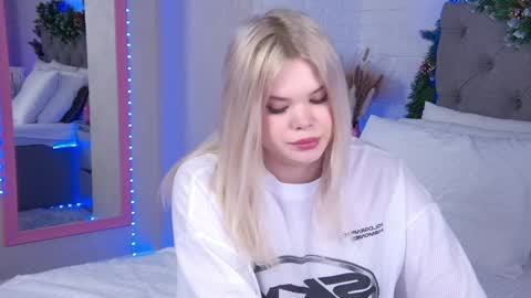 Hallie online show from 12/28/24, 04:19