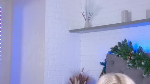 Hallie online show from 12/28/24, 07:22