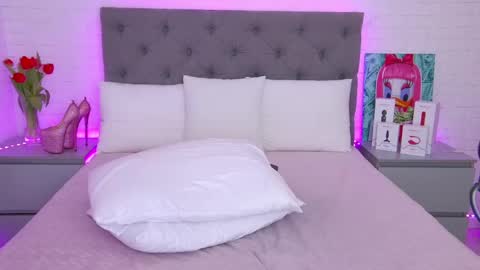 Hallie online show from 03/08/25, 04:34