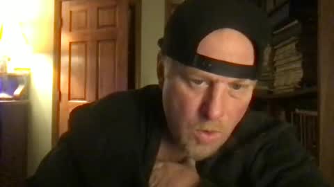 Snapshot of twiinsoul chatting on 01/01/25, 04:18 twiinsoul online show from 01/01/25, 04:18