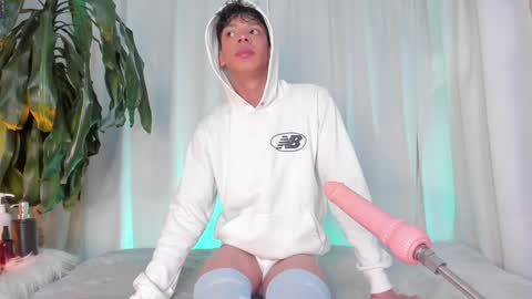 Snapshot of twink_lion chatting on 01/08/25, 12:15 Lion online show from 01/08/25, 12:15