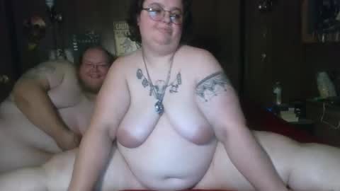 Snapshot of twoknottywolves chatting on 10/23/25, 04:01 TwoKnottyWolves online show from 10/23/25, 04:01