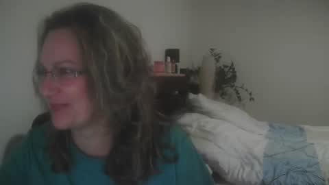 Snapshot of twonix chatting on 11/21/25, 04:49 twonix online show from 11/21/25, 04:49