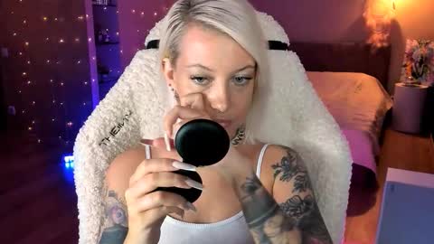 Miley online show from 10/20/25, 11:32