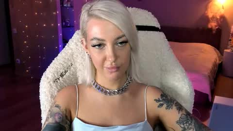 Miley online show from 11/14/25, 12:15